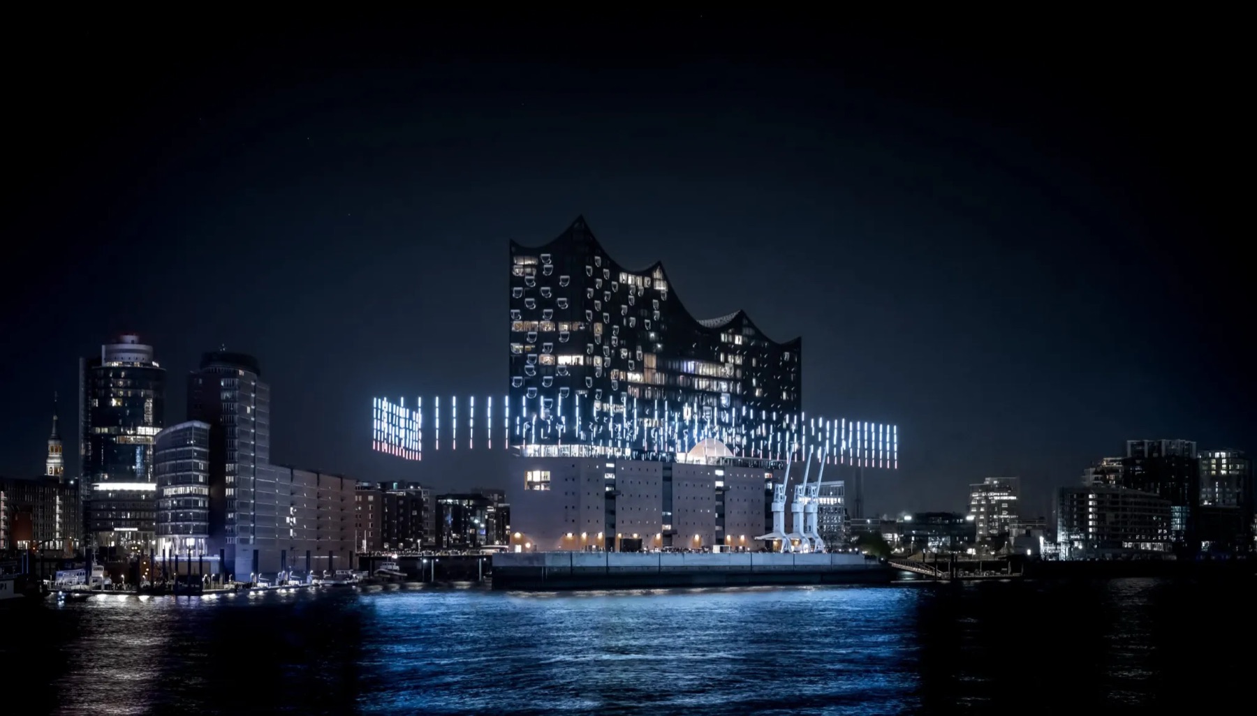 Breaking Waves at the Elbphilharmonie drone show — photo 2