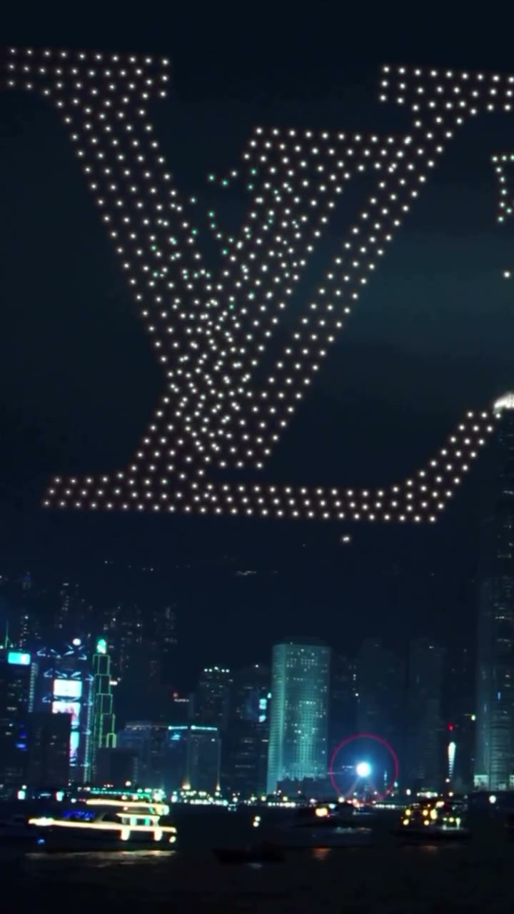 Droneshow in Hongkong: Louis Vuitton in Hongkong